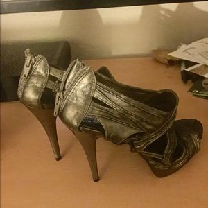 Santana Heels Bronze size 6 with peep toes